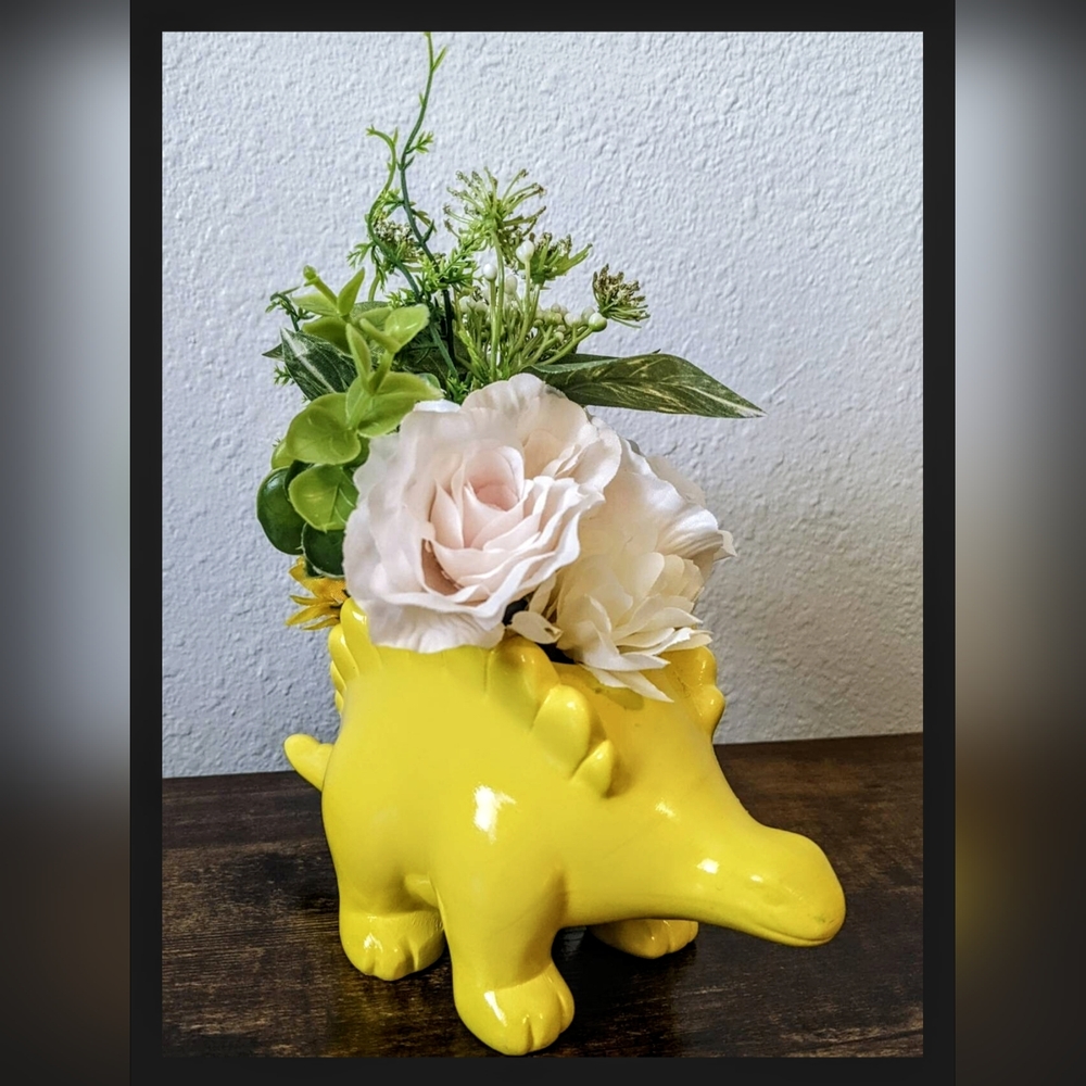 💛Yellow Ceramic Dinosaur Planter With Flowers🦕